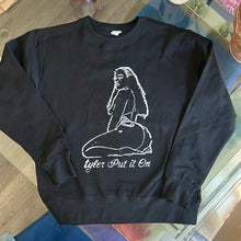 Load image into Gallery viewer, black crewneck